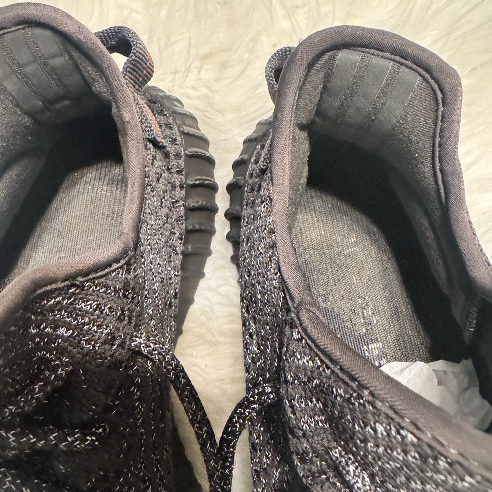 Sleek Black Knit Men's Sneakers - Picture 11 of 12